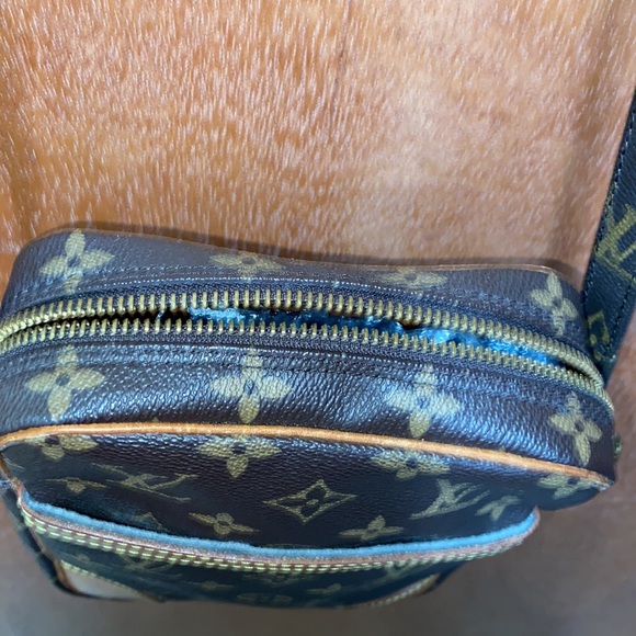 Authentic Louis Vuitton Danube PM Monogram Crossbody Bag - Picture 15 of 17